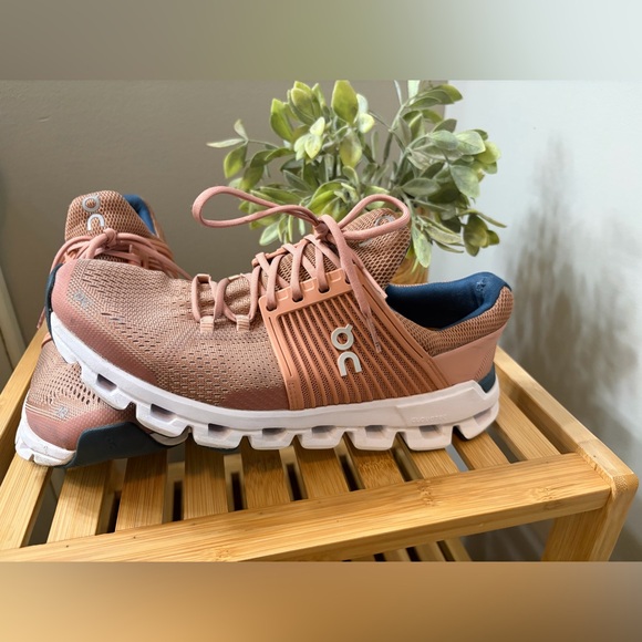 On Running Women's Cloudstyle Sneakers in Dusty Coral and Navy Women’s 8.5 - Picture 2 of 10